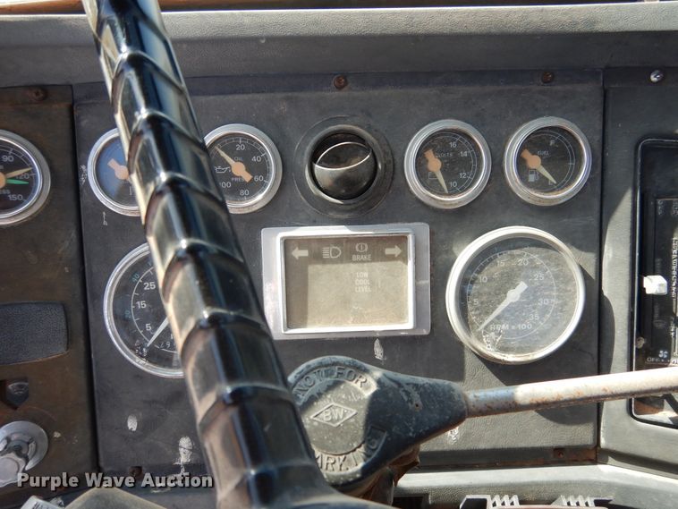 image for item HO9775 1987 Ford L9000  flatbed truck