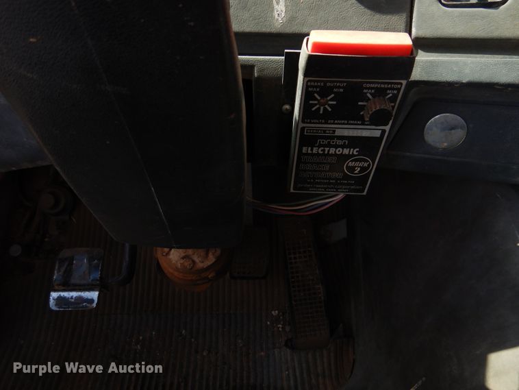 image for item HO9775 1987 Ford L9000  flatbed truck