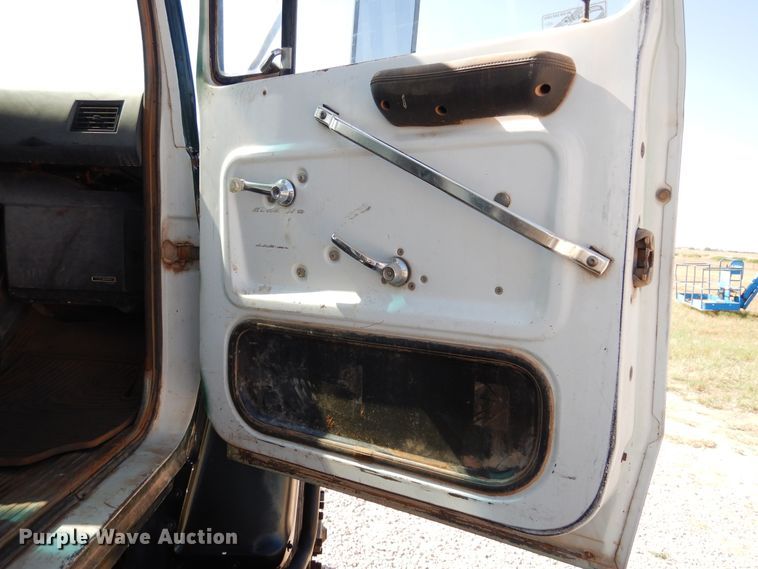 image for item HO9775 1987 Ford L9000  flatbed truck