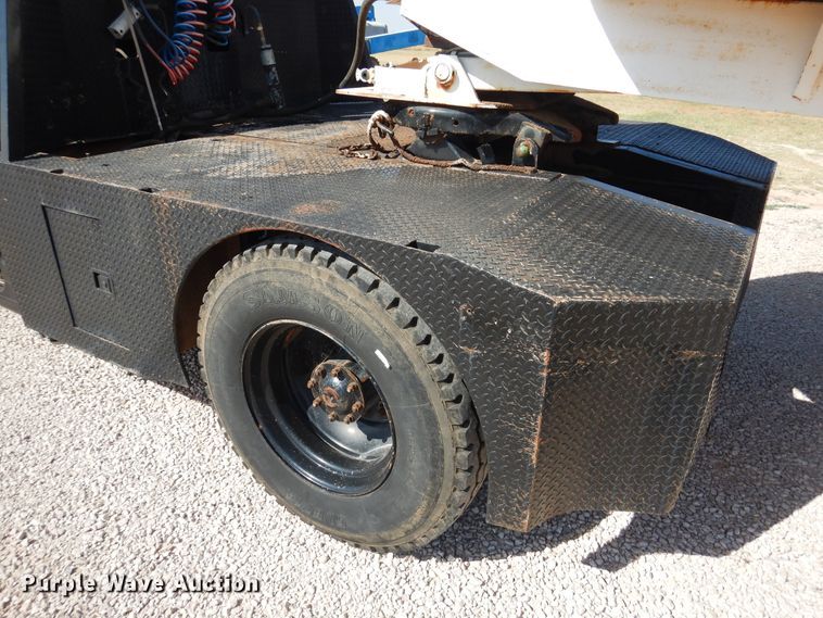 image for item HO9775 1987 Ford L9000  flatbed truck