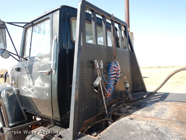 image for item HO9775 1987 Ford L9000  flatbed truck