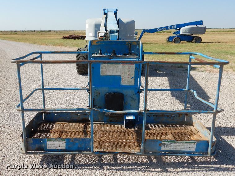 image for item HO9776 2002 Genie S65  boom lift