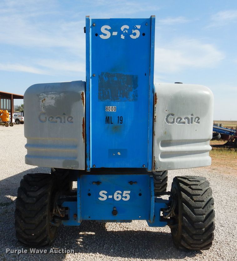 image for item HO9776 2002 Genie S65  boom lift