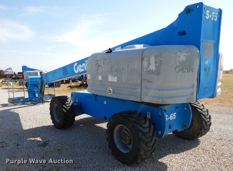 image for item HO9776 2002 Genie S65  boom lift