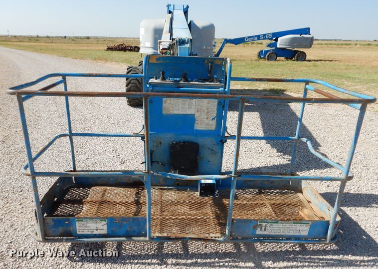 image for item HO9776 2002 Genie S65  boom lift