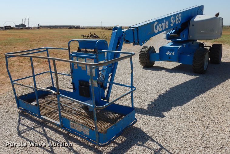 image for item HO9777 2004 Genie S65  boom lift