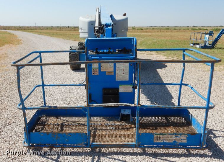 image for item HO9777 2004 Genie S65  boom lift