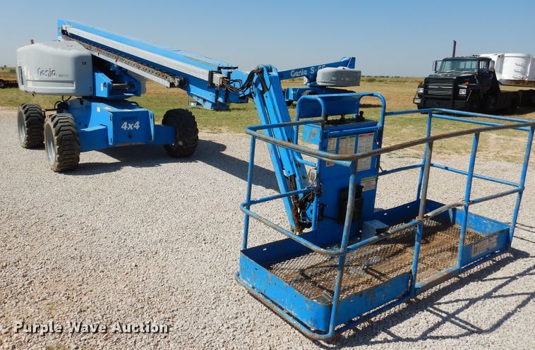 image for item HO9777 2004 Genie S65  boom lift