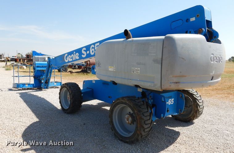 image for item HO9777 2004 Genie S65  boom lift