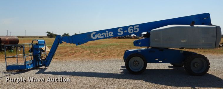image for item HO9777 2004 Genie S65  boom lift