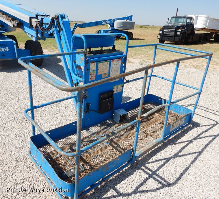 image for item HO9777 2004 Genie S65  boom lift