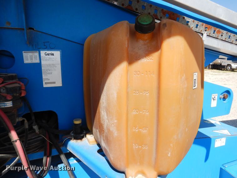 image for item HO9777 2004 Genie S65  boom lift