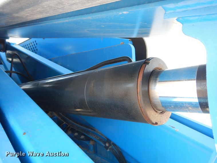 image for item HO9777 2004 Genie S65  boom lift