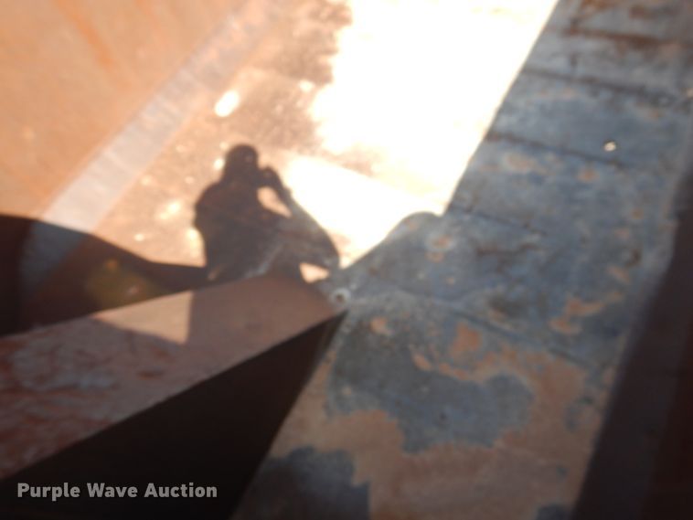 image for item HO9779 1980 Lufkin end dump trailer