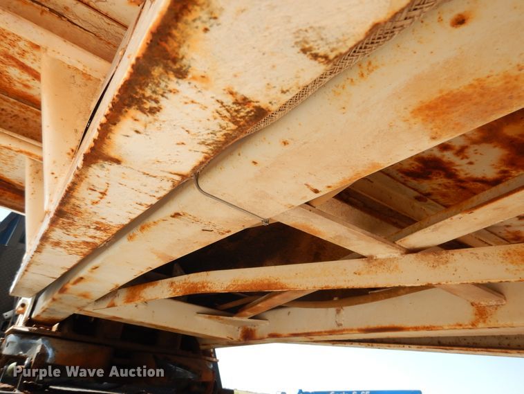 image for item HO9779 1980 Lufkin end dump trailer