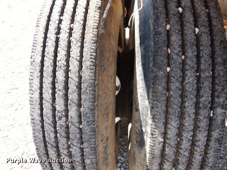 image for item HO9779 1980 Lufkin end dump trailer