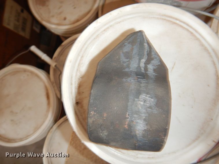 image for item HO9781 Approximately 320 weld-on teeth pockets