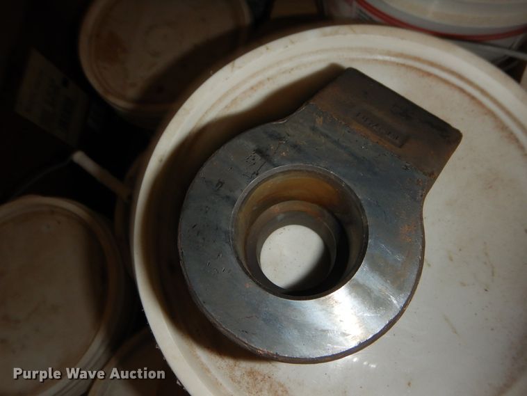 image for item HO9781 Approximately 320 weld-on teeth pockets