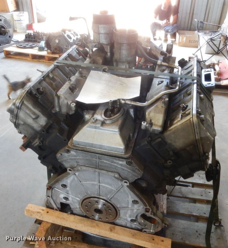 image for item HS9729 6.4L V8 diesel engine