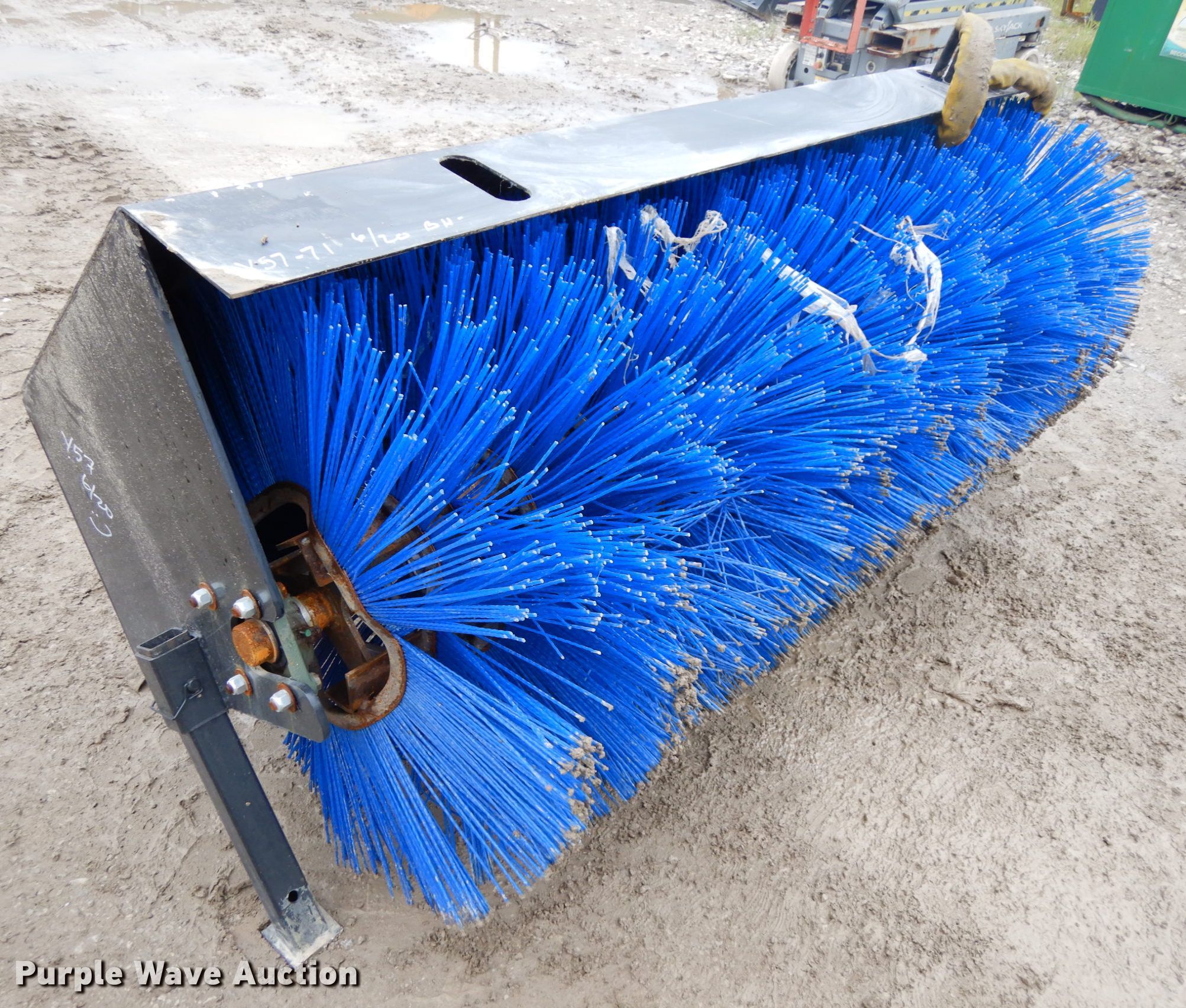 72"W skid steer broom in Omaha, NE Item DO9258 sold Purple Wave