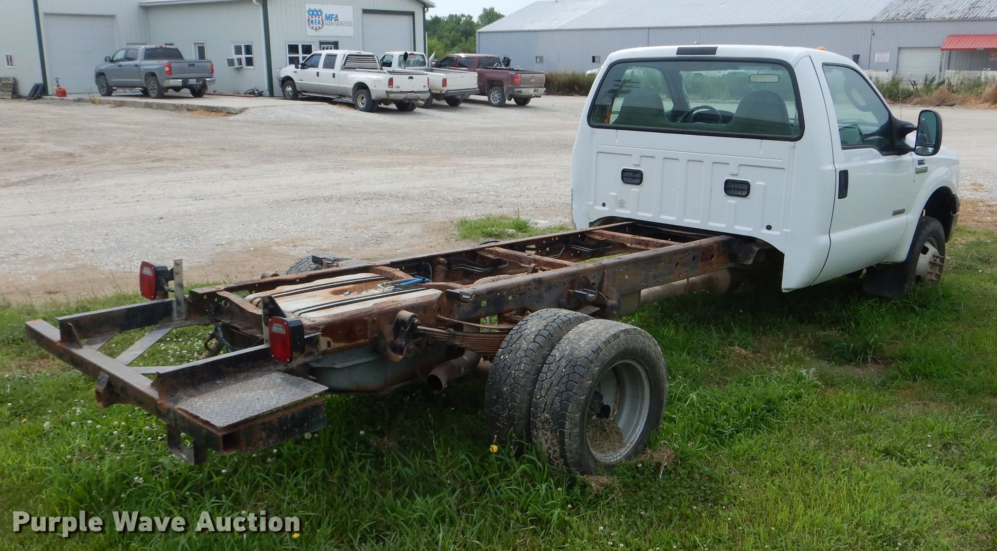 2005 Ford F350 Super Duty XL pickup truck cab and chassis in Milan, MO | Item HM9695 sold 