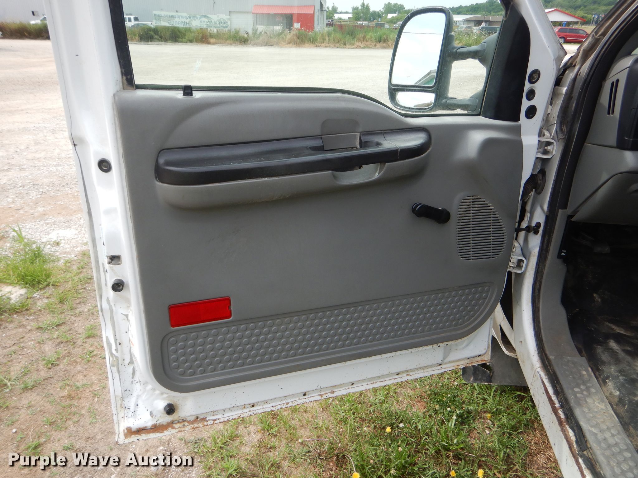 2005 Ford F350 Super Duty XL pickup truck cab and chassis in Milan, MO | Item HM9695 sold 