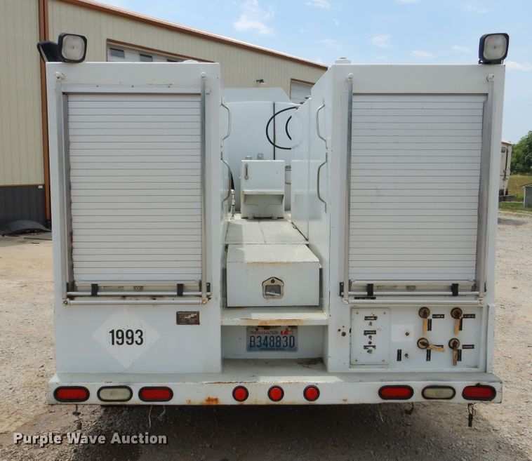 image for item DD2512 1993 Kenworth T450  lube truck