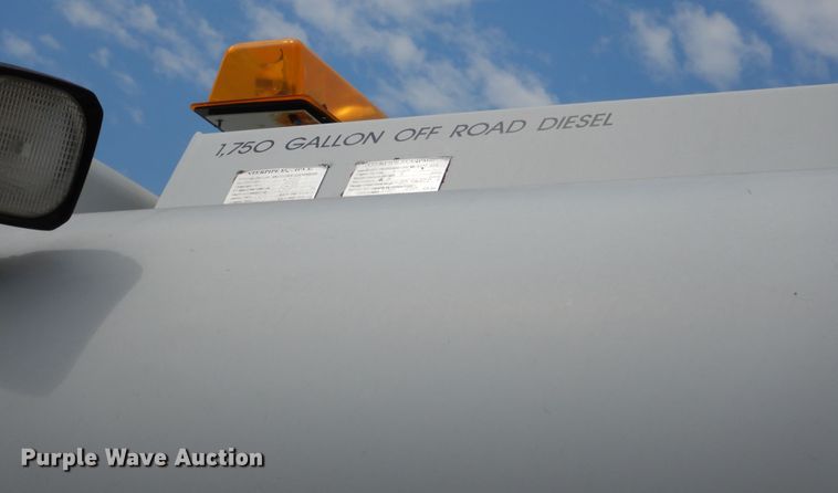 image for item DD2512 1993 Kenworth T450  lube truck