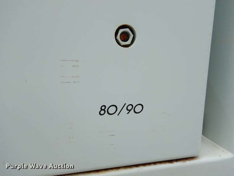 image for item DD2512 1993 Kenworth T450  lube truck