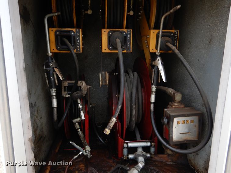 image for item DD2512 1993 Kenworth T450  lube truck