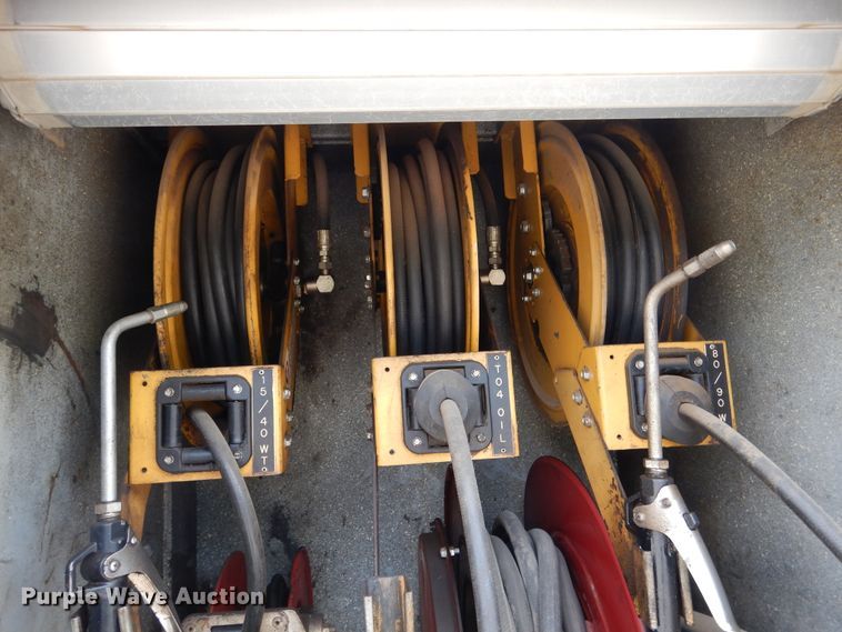 image for item DD2512 1993 Kenworth T450  lube truck