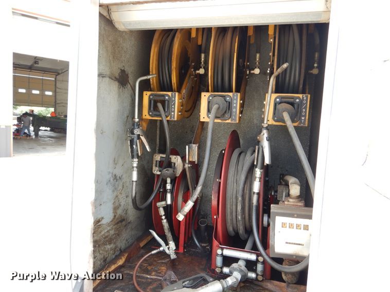 image for item DD2512 1993 Kenworth T450  lube truck