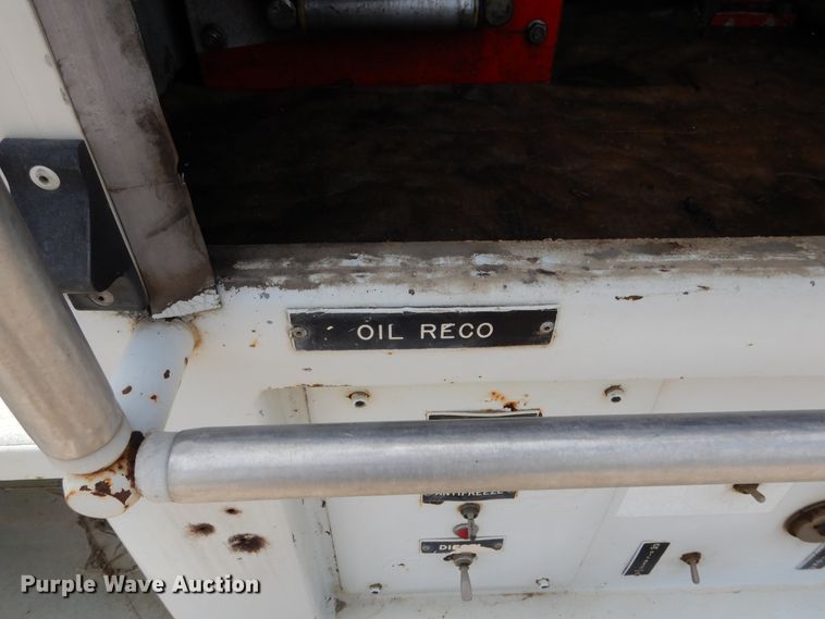 image for item DD2512 1993 Kenworth T450  lube truck