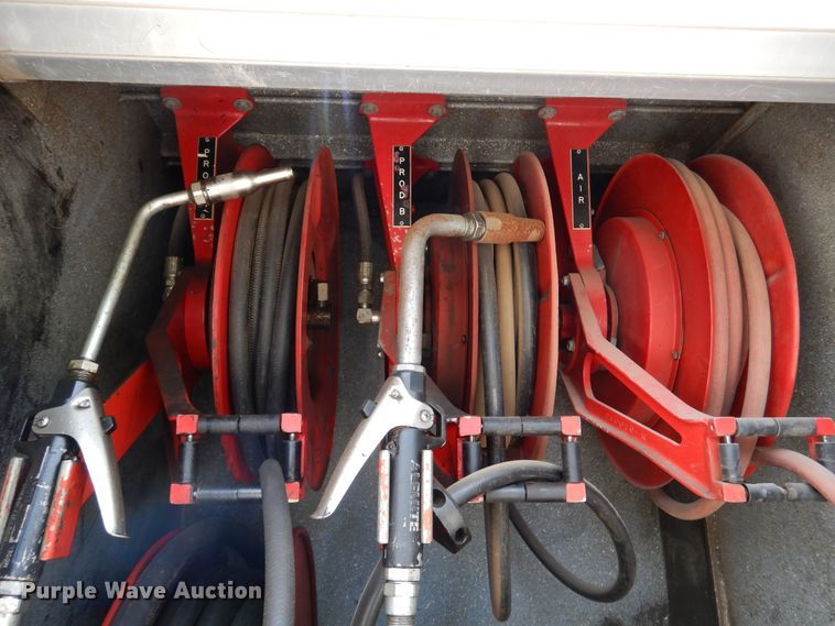 image for item DD2512 1993 Kenworth T450  lube truck