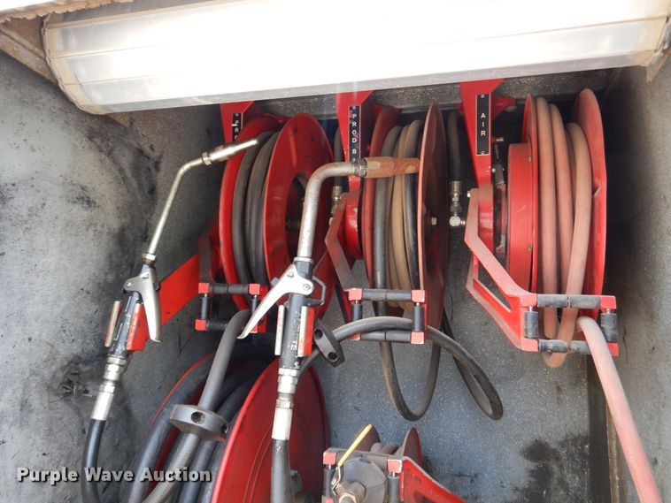 image for item DD2512 1993 Kenworth T450  lube truck