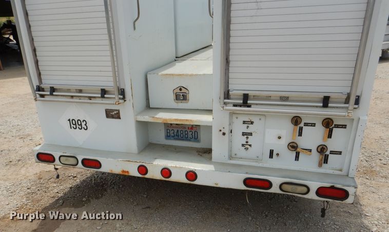 image for item DD2512 1993 Kenworth T450  lube truck