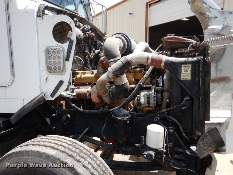 image for item DD2512 1993 Kenworth T450  lube truck