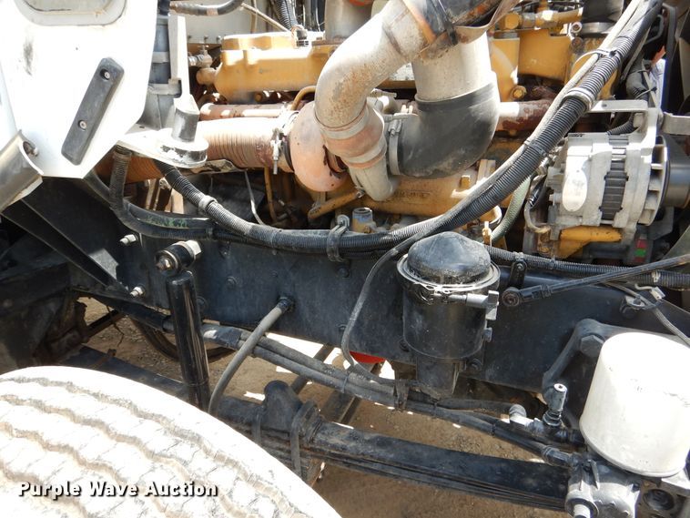 image for item DD2512 1993 Kenworth T450  lube truck