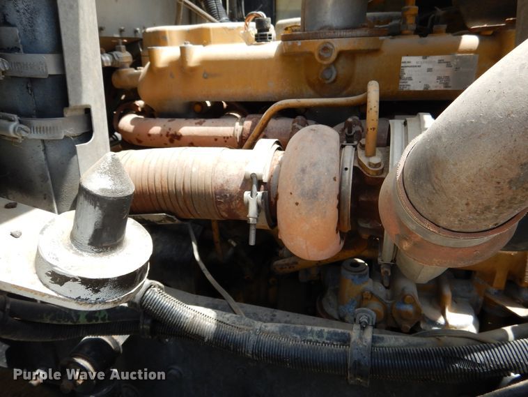 image for item DD2512 1993 Kenworth T450  lube truck