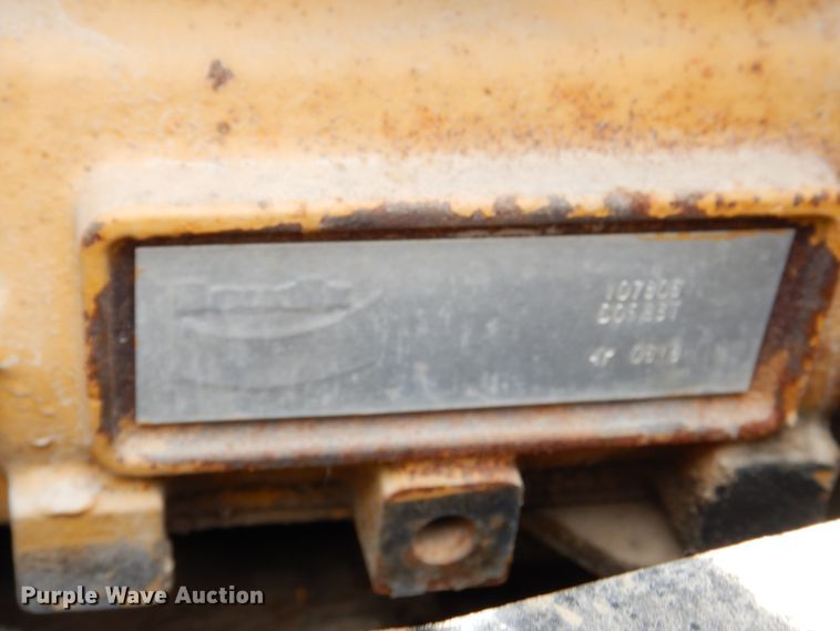 image for item DD2512 1993 Kenworth T450  lube truck