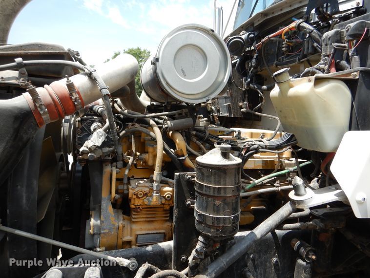 image for item DD2512 1993 Kenworth T450  lube truck