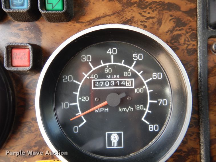 image for item DD2512 1993 Kenworth T450  lube truck