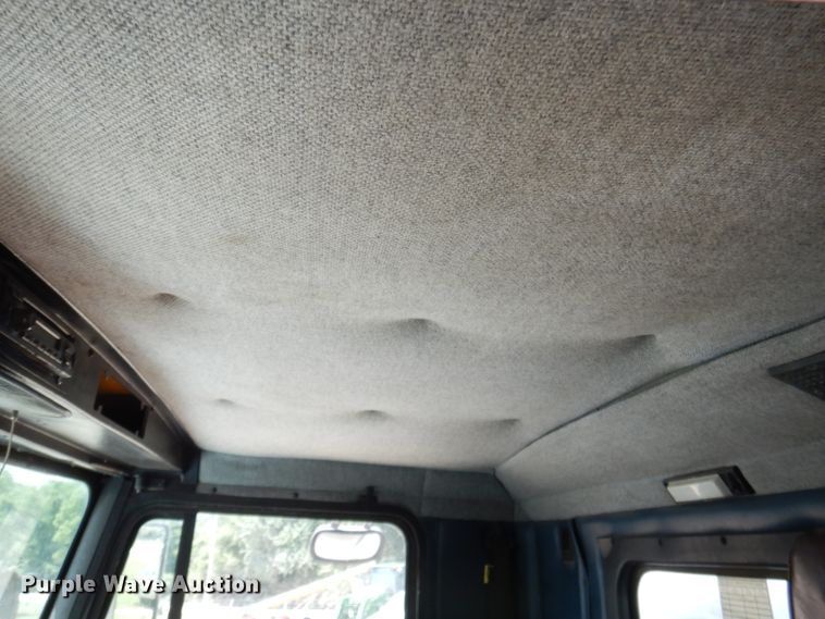 image for item DD2512 1993 Kenworth T450  lube truck