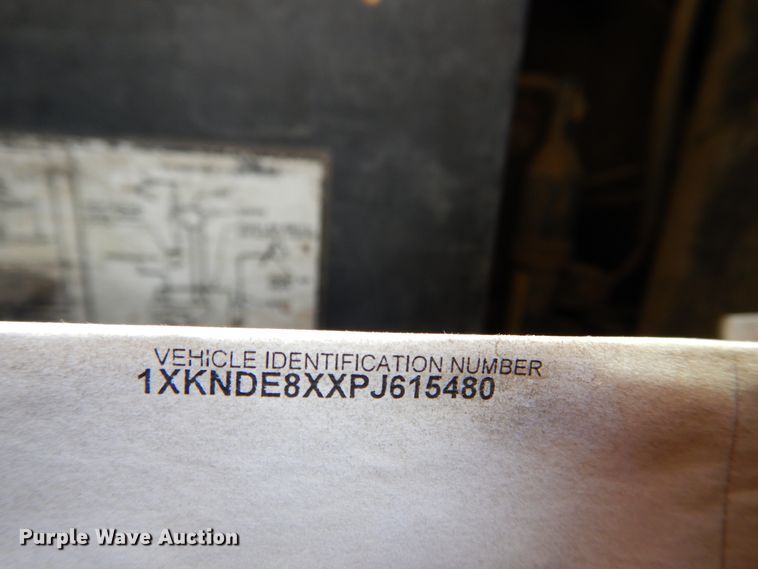 image for item DD2512 1993 Kenworth T450  lube truck