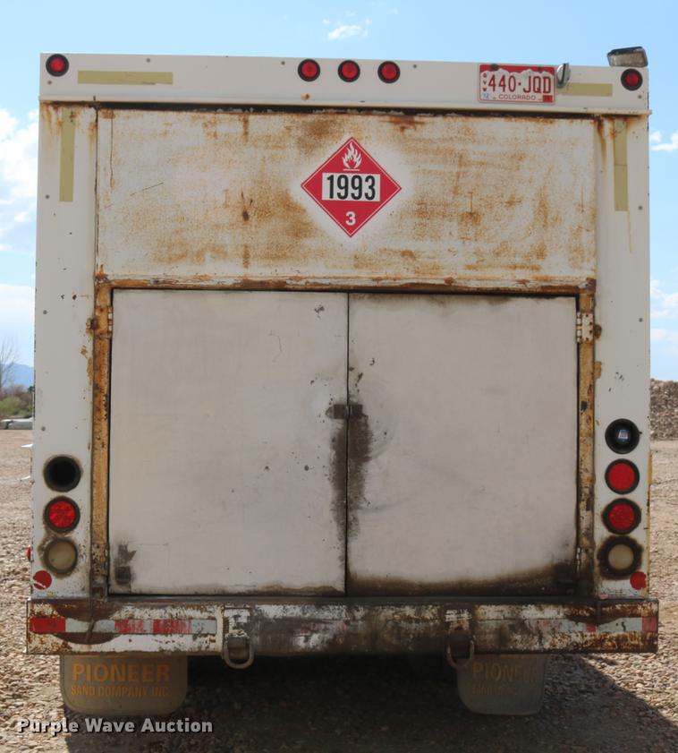 image for item DD6104 2001 Freightliner FL70  fuel and lube truck