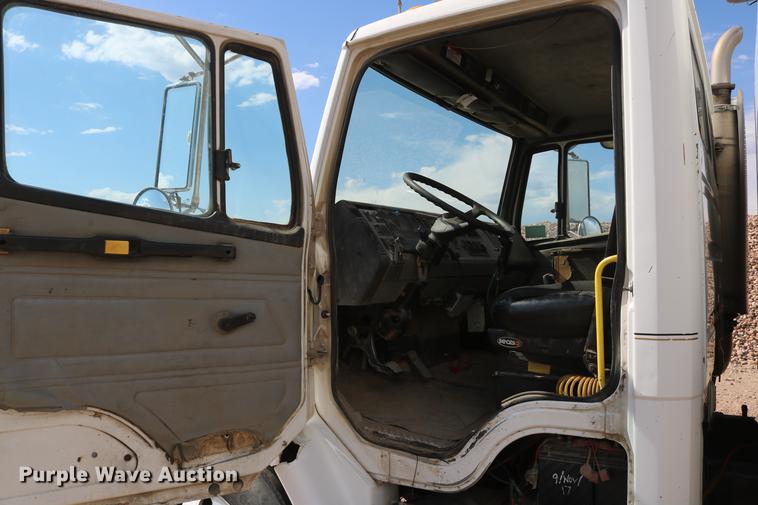 image for item DD6104 2001 Freightliner FL70  fuel and lube truck