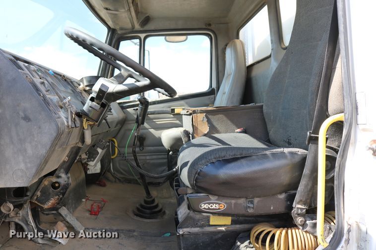 image for item DD6104 2001 Freightliner FL70  fuel and lube truck