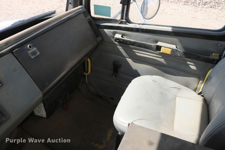 image for item DD6104 2001 Freightliner FL70  fuel and lube truck