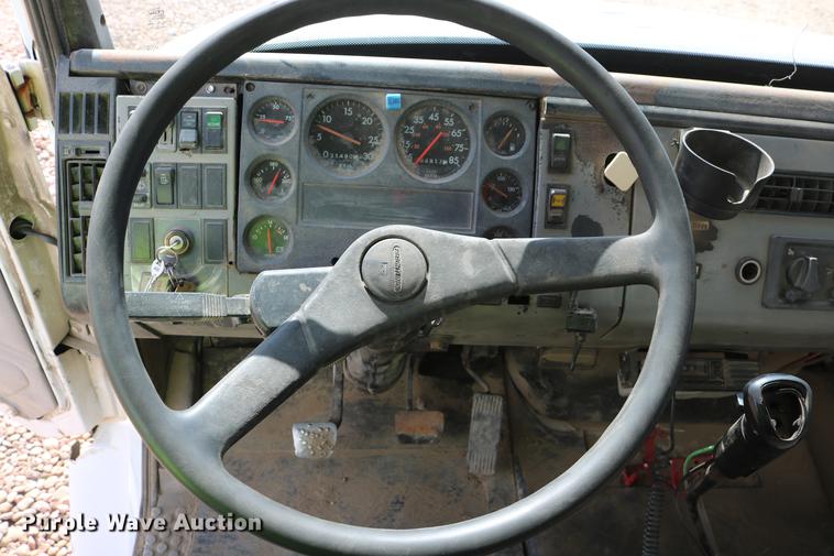 image for item DD6104 2001 Freightliner FL70  fuel and lube truck