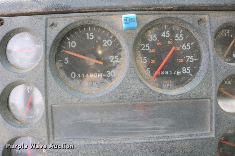 image for item DD6104 2001 Freightliner FL70  fuel and lube truck